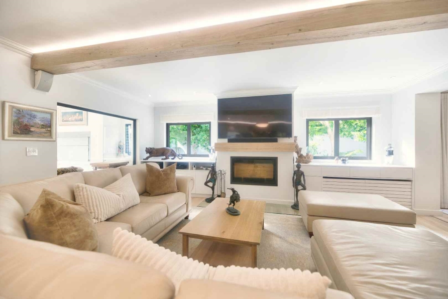 6 Bedroom Property for Sale in Hermanus Heights Western Cape